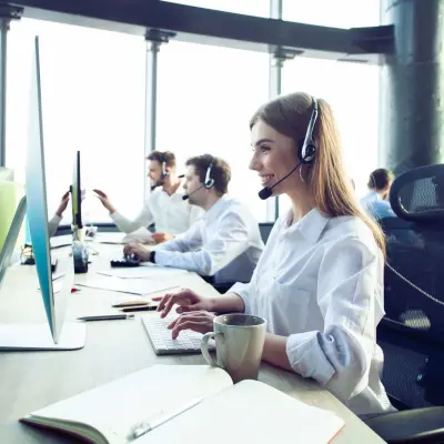 téléopératrice dans un call center